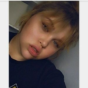 Meet your Posher, Delicca